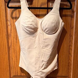 NWOT Honeylove Cream Shapewear Bodysuit - M